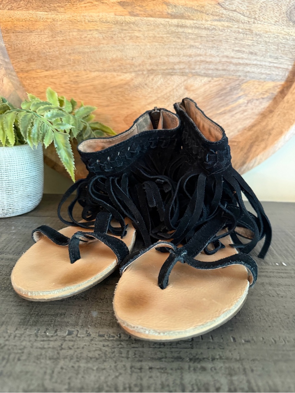 Koolaburra by UGG Athena Suede Gladiator Sandal with Fringe Zip Up Size 9 Black